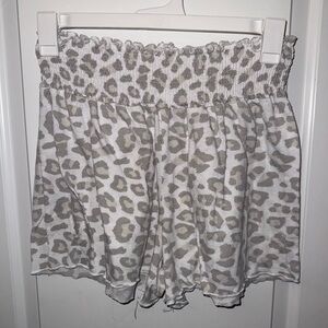 🔥5/$25🔥 White Grey Cheetah Print High Waisted Shorts Size Large Preowned